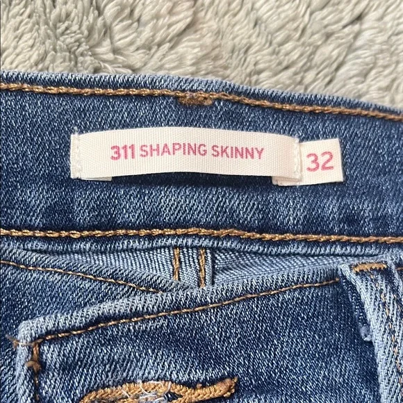 Levi’s 311 Shaping Skinny Jeans - Picture 2 of 8